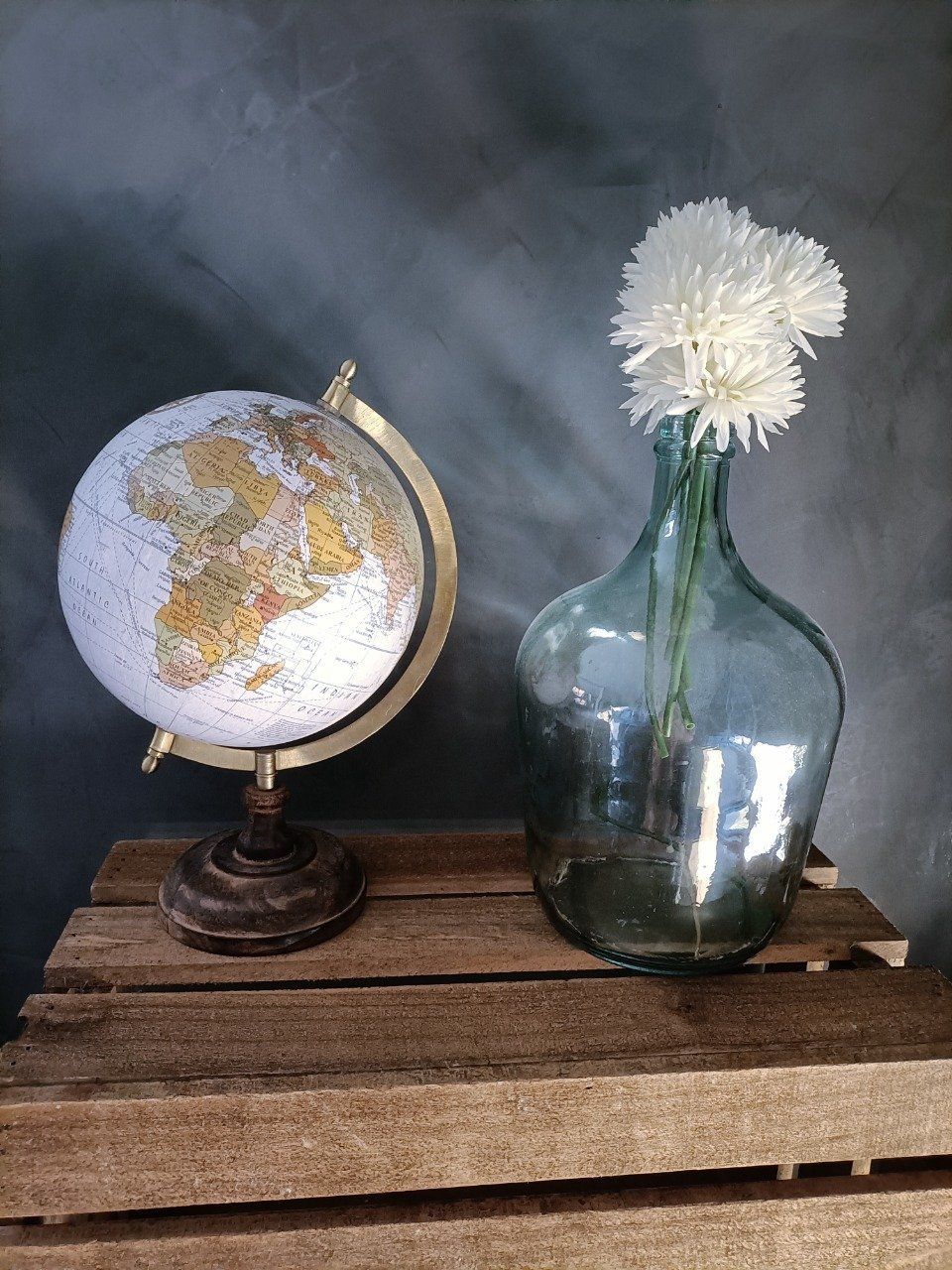 Globe terrestre en bois 